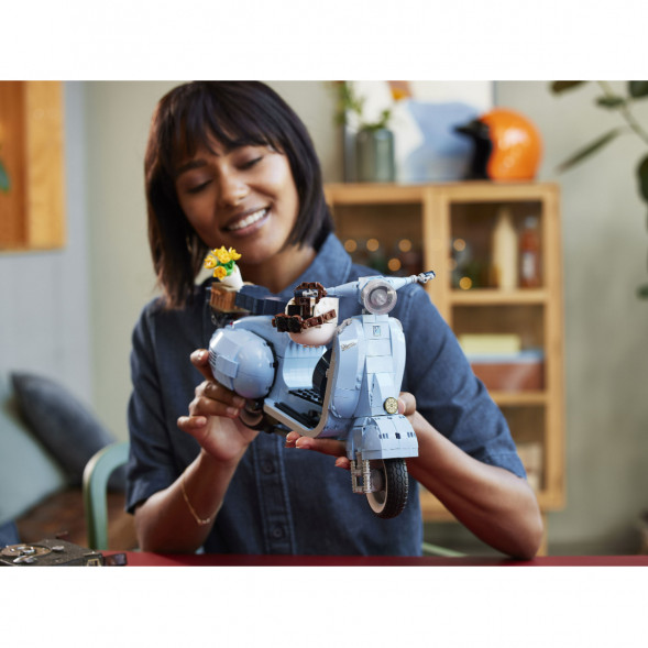 Конструктор LEGO Коллекционные наборы 10298 Vespa 125 в Иркутске